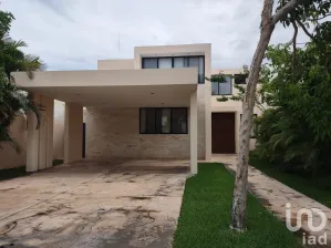 NEX-177492 - Casa en Renta, con 4 recamaras, con 4 baños, con 280 m2 de construcción en Parque Central, CP 97305, Yucatán.