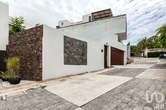 NEX-217746 - Casa en Venta, con 3 recamaras, con 4 baños, con 354 m2 de construcción en Palmira Tinguindin, CP 62490, Morelos.