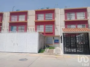 NEX-205360 - Casa en Venta, con 4 recamaras, con 2 baños, con 100 m2 de construcción en San Martín Cuautlalpan, CP 56644, México.