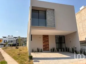 NEX-217015 - Casa en Venta, con 3 recamaras, con 3 baños, con 164 m2 de construcción en Valle de San Isidro, CP 45133, Jalisco.