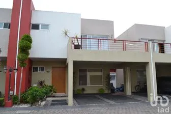 NEX-217072 - Casa en Venta, con 3 recamaras, con 3 baños, con 261 m2 de construcción en Bellavista, CP 52172, México.