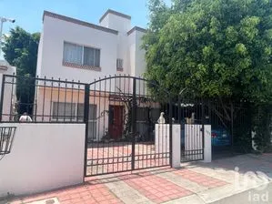 NEX-212743 - Casa en Renta, con 3 recamaras, con 2 baños, con 169 m2 de construcción en Punta Juriquilla, CP 76230, Querétaro.
