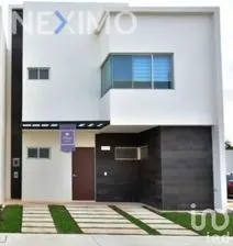 NEX-164677 - Casa en Venta, con 3 recamaras, con 2 baños, con 172 m2 de construcción en Supermanzana 312, CP 77533, Quintana Roo.