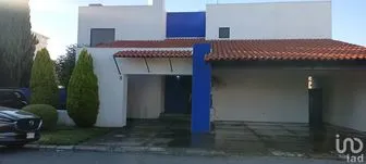 NEX-210321 - Casa en Venta, con 3 recamaras, con 4 baños, con 400 m2 de construcción en La Asunción, CP 52172, México.