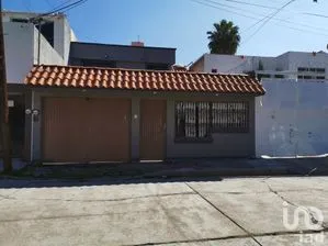 NEX-191690 - Casa en Venta, con 3 recamaras, con 1 baño, con 200 m2 de construcción en Jardines de Celaya 2a Secc, CP 38080, Guanajuato.