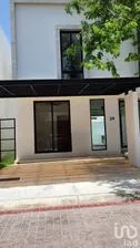 NEX-218264 - Casa en Venta, con 4 recamaras, con 4 baños, con 241 m2 de construcción en Aqua Residencial, CP 77560, Quintana Roo.