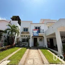 NEX-210338 - Casa en Venta, con 3 recamaras, con 2 baños, con 134 m2 de construcción en Mediterráneo Club Residencial, CP 82113, Sinaloa.