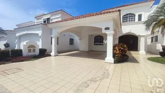 NEX-217219 - Casa en Venta, con 4 recamaras, con 5 baños, con 453 m2 de construcción en El Cid, CP 82110, Sinaloa.