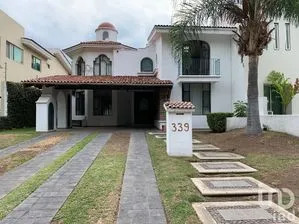 NEX-212798 - Casa en Venta, con 4 recamaras, con 4 baños, con 288 m2 de construcción en Valle Real, CP 45019, Jalisco.