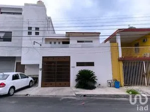 NEX-217829 - Casa en Venta, con 4 recamaras, con 3 baños, con 213 m2 de construcción en Buenos Aires, CP 64800, Nuevo León.