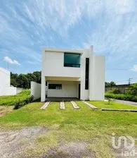 NEX-217487 - Casa en Venta, con 3 recamaras, con 2 baños, con 155 m2 de construcción en La Bocana (Dos Bocas), CP 94277, Veracruz de Ignacio de la Llave.