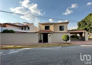 NEX-213994 - Casa en Venta, con 3 recamaras, con 4 baños, con 361 m2 de construcción en Zavaleta (Zavaleta), CP 72176, Puebla.