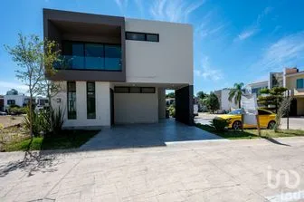NEX-217238 - Casa en Venta, con 4 recamaras, con 4 baños, con 304 m2 de construcción en Los Gavilanes, CP 45645, Jalisco.