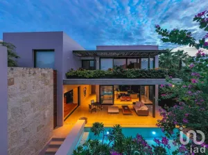 NEX-57704 - Casa en Venta, con 4 recamaras, con 5 baños, con 800 m2 de construcción en Zona Hotelera, CP 77500, Quintana Roo.