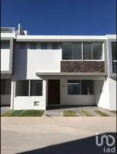NEX-149049 - Casa en Renta, con 3 recamaras, con 4 baños, con 250 m2 de construcción en Solares, CP 45019, Jalisco.