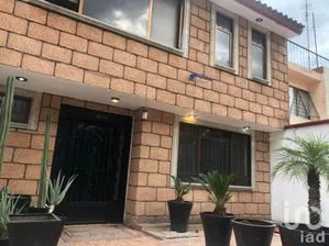 NEX-219875 - Casa en Venta, con 3 recamaras, con 4 baños, con 264 m2 de construcción en Los Girasoles, CP 04920, Ciudad de México.