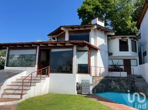 NEX-161051 - Casa en Venta, con 5 recamaras, con 5 baños, con 390 m2 de construcción en El Calvario, CP 51200, México.
