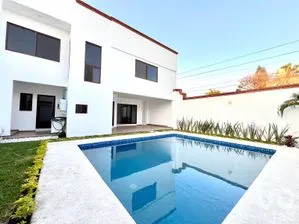NEX-217341 - Casa en Venta, con 4 recamaras, con 3 baños, con 450 m2 de construcción en Burgos, CP 62584, Morelos.