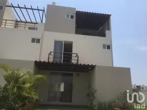 NEX-30563 - Casa en Renta, con 3 recamaras, con 2 baños, con 151 m2 de construcción en Club de Golf Santa Fe, CP 62790, Morelos.
