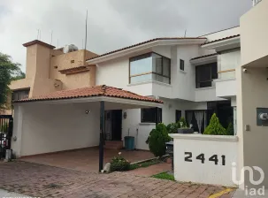 NEX-175890 - Casa en Venta, con 4 recamaras, con 5 baños, con 320 m2 de construcción en Bugambilias, CP 45238, Jalisco.