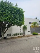 NEX-212435 - Casa en Venta, con 4 recamaras, con 3 baños, con 410 m2 de construcción en Bugambilias, CP 45238, Jalisco.