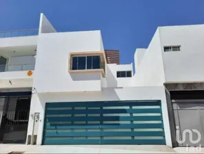 NEX-64912 - Casa en Venta, con 3 recamaras, con 4 baños, con 370 m2 de construcción en Villa Magna, CP 78183, San Luis Potosí.