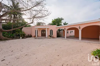 NEX-207895 - Casa en Venta, con 3 recamaras, con 2 baños, con 300 m2 de construcción en Chichi Suárez, CP 97306, Yucatán.