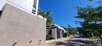 NEX-208473 - Casa en Venta, con 4 recamaras, con 4 baños, con 502 m2 de construcción en Santa Rita Cholul, CP 97130, Yucatán.