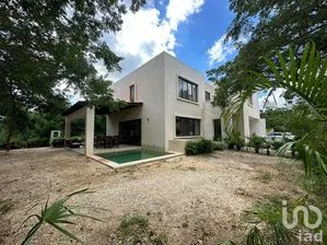 NEX-211940 - Casa en Venta, con 3 recamaras, con 4 baños, con 500 m2 de construcción en Yucatán Country Club, CP 97308, Yucatán.
