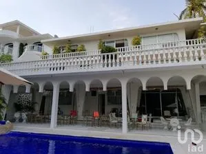 NEX-211747 - Casa en Venta, con 5 recamaras, con 5 baños, con 575 m2 de construcción en Las Playas, CP 39390, Guerrero.