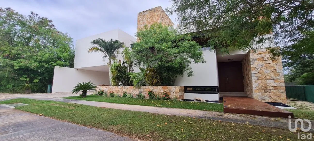 Casa en Venta en Yucatán Country Club, Mérida, Yucatán | NEX-215360 | iad México | Foto 2 de 50