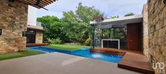 NEX-215360 - Casa en Venta, con 4 recamaras, con 5 baños, con 617.37 m2 de construcción en Yucatán Country Club, CP 97308, Yucatán.