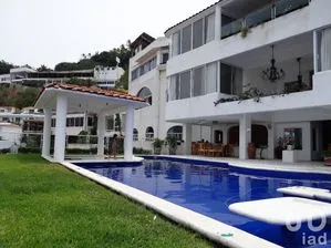 NEX-207764 - Casa en Venta, con 4 recamaras, con 6 baños, con 850 m2 de construcción en Club Residencial las Brisas, CP 39867, Guerrero.