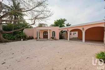 NEX-207823 - Casa en Venta, con 3 recamaras, con 2 baños, con 300 m2 de construcción en Chichi Suárez, CP 97306, Yucatán.