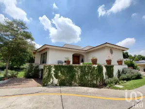 NEX-82236 - Casa en Venta, con 4 recamaras, con 5 baños, con 975 m2 de construcción en Club de Golf Santa Anita, CP 45645, Jalisco.