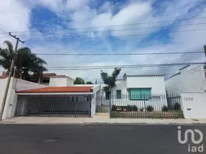 NEX-215391 - Casa en Venta, con 3 recamaras, con 3 baños, con 371 m2 de construcción en Villas de Irapuato, CP 36670, Guanajuato.