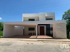NEX-216710 - Casa en Venta, con 4 recamaras, con 5 baños, con 349 m2 de construcción en Temozon Norte, CP 97302, Yucatán.