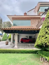 NEX-84731 - Casa en Venta, con 4 recamaras, con 5 baños, con 1264 m2 de construcción en Club de Golf Valle Escondido, CP 52937, México.