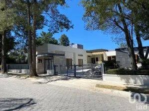 NEX-91069 - Casa en Venta, con 4 recamaras, con 4 baños, con 600 m2 de construcción en Club de Golf Valle Escondido, CP 52937, México.