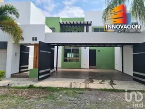 NEX-212113 - Casa en Venta, con 3 recamaras, con 2 baños, con 332 m2 de construcción en Residencial Santa Bárbara, CP 28017, Colima.