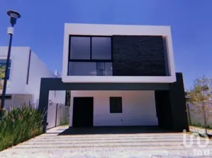 NEX-79133 - Casa en Venta, con 3 recamaras, con 4 baños, con 354 m2 de construcción en Residencial Patria, CP 45160, Jalisco.