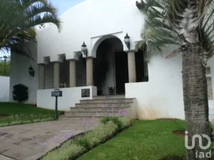 NEX-85207 - Casa en Venta, con 5 recamaras, con 6 baños en Puerta de Hierro, CP 45116, Jalisco.