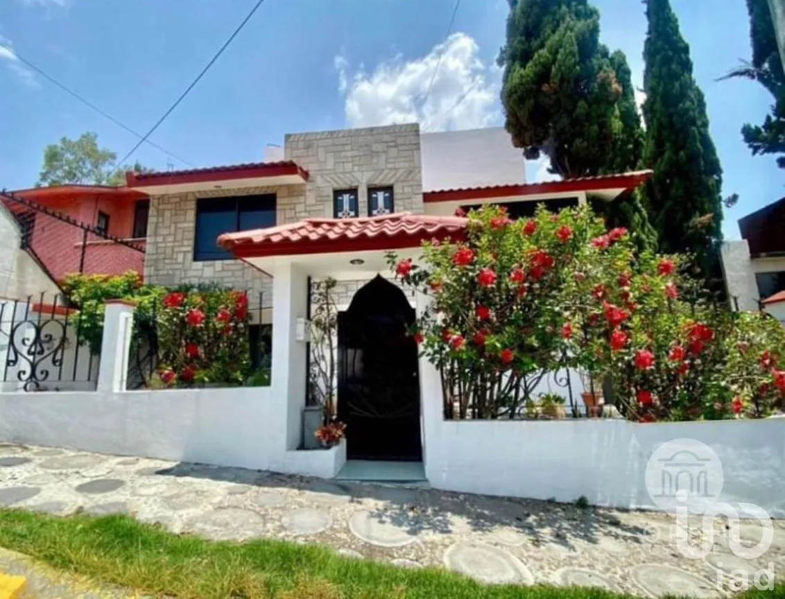 Casa en Venta en Jardines de Satélite, Naucalpan de Juárez, Estado De México