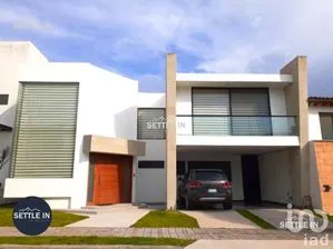 NEX-208454 - Casa en Renta, con 3 recamaras, con 3 baños, con 319 m2 de construcción en Lomas de Angelópolis II, CP 72830, Puebla.