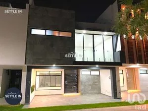 NEX-208697 - Casa en Venta, con 3 recamaras, con 4 baños, con 235 m2 de construcción en Morillotla, CP 72813, Puebla.