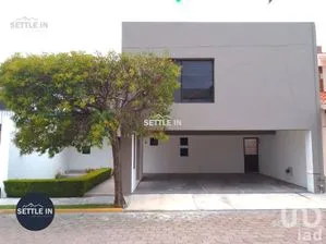NEX-209058 - Casa en Renta, con 3 recamaras, con 3 baños, con 344 m2 de construcción en Jardines de Zavaleta, CP 72150, Puebla.