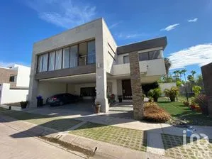 NEX-208122 - Casa en Venta, con 5 recamaras, con 3 baños, con 484.71 m2 de construcción en Las Villas Residencial, CP 81271, Sinaloa.