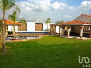 NEX-211038 - Casa en Renta, con 5 recamaras, con 6 baños, con 360 m2 de construcción en Lomas de Cocoyoc, CP 62847, Morelos.