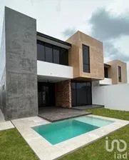 NEX-211244 - Casa en Venta, con 4 recamaras, con 4 baños en Temozon Norte, CP 97302, Yucatán.