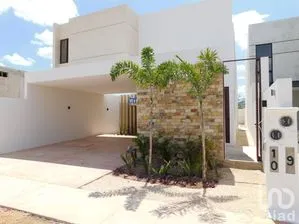 NEX-211806 - Casa en Venta, con 4 recamaras, con 4 baños, con 292.28 m2 de construcción en Conkal, CP 97345, Yucatán.
